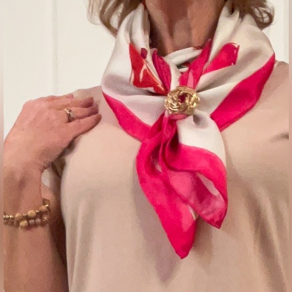 Kate Spade 100% silk scarf! Beautiful and colorful 34” x 34” EUC - Picture 12 of 16